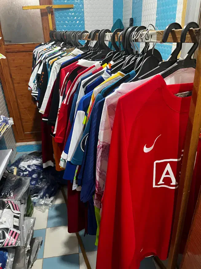 کیت و کفش و لباس ورزشی کلاسیک و روز دنیای فوتبال|تجهیزات ورزشی|بندر ماهشهر, |دیوار