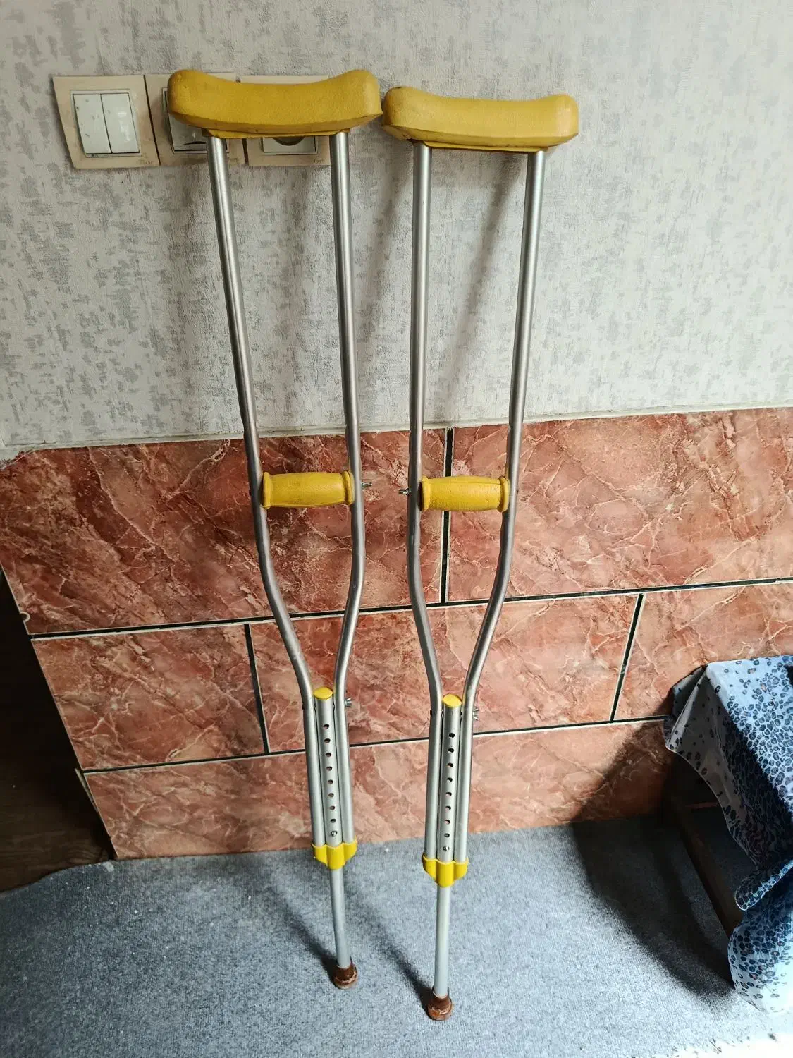 عصا|پزشکی|شیراز, مسلم|دیوار