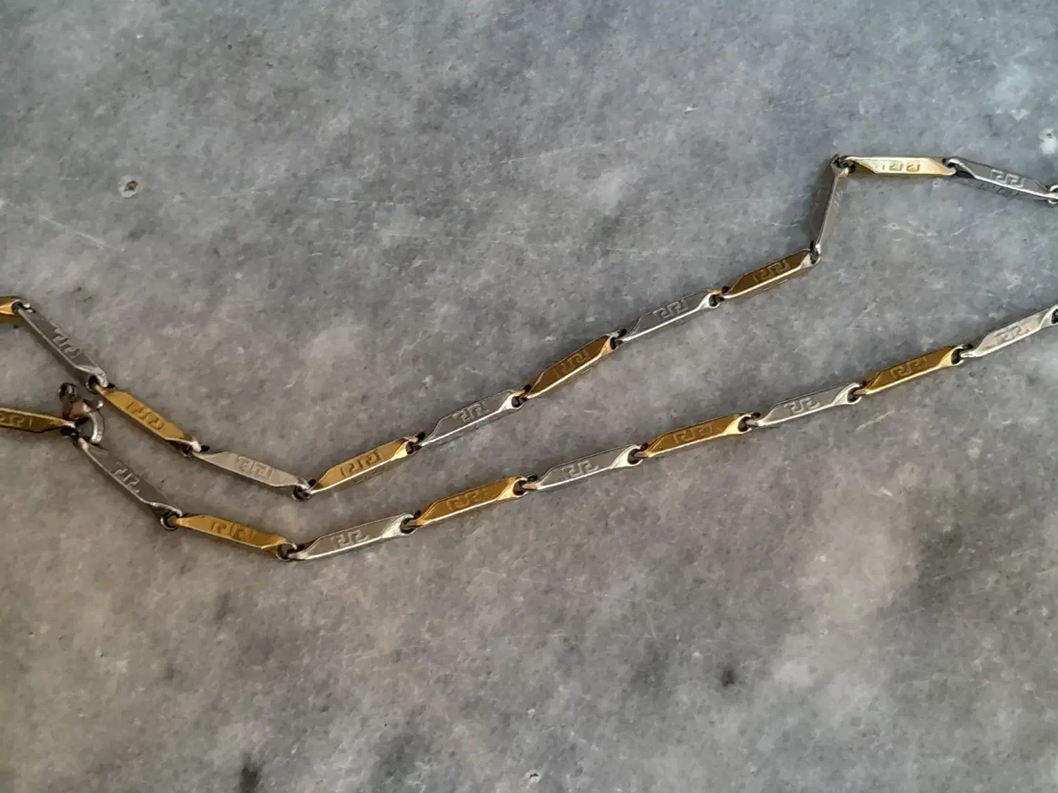 گردنبند|بدلیجات|شوشتر, |دیوار