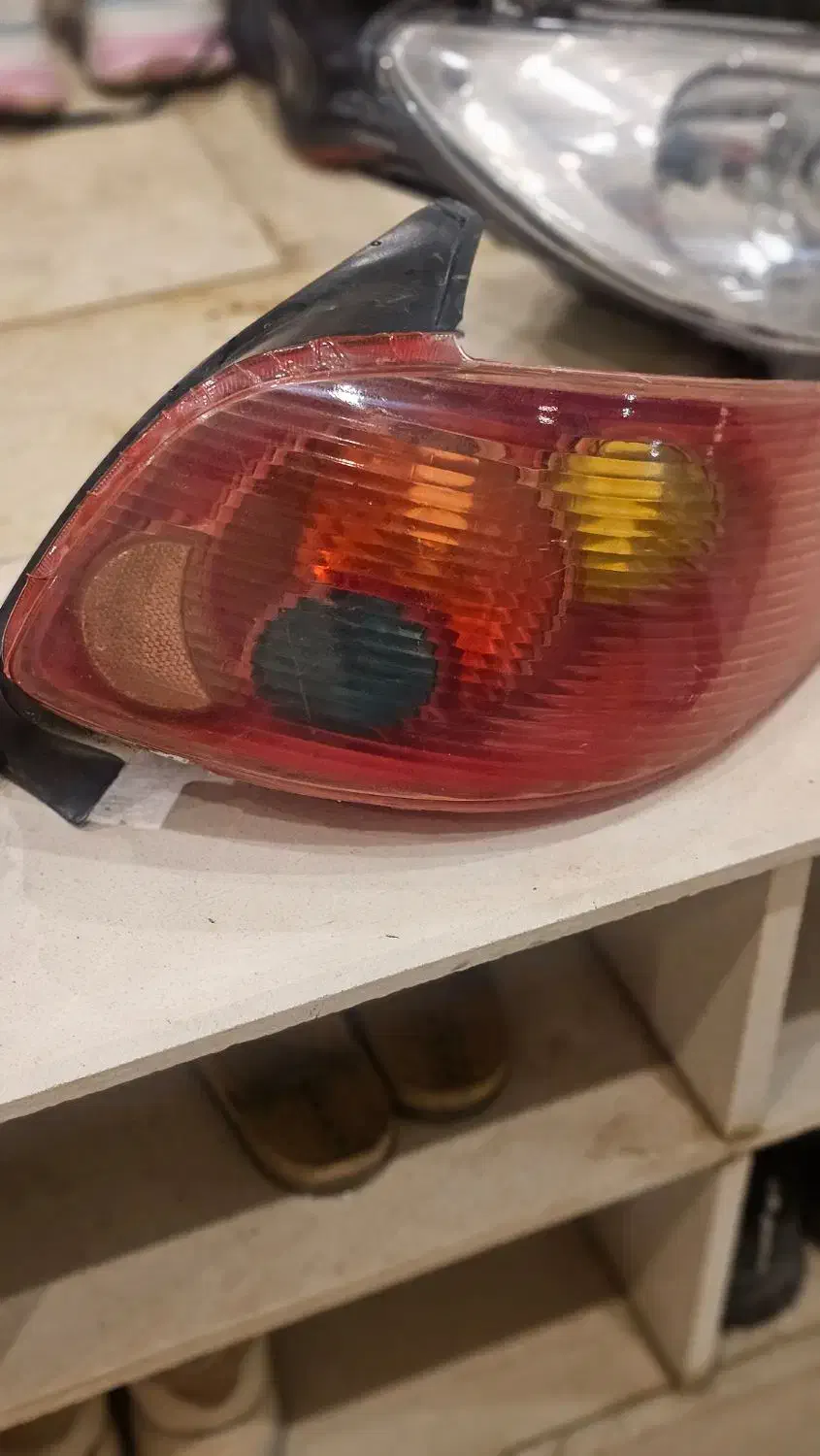 چراغ خطر ۲۰۶|قطعات یدکی و لوازم جانبی|کاشان, صنعت|دیوار