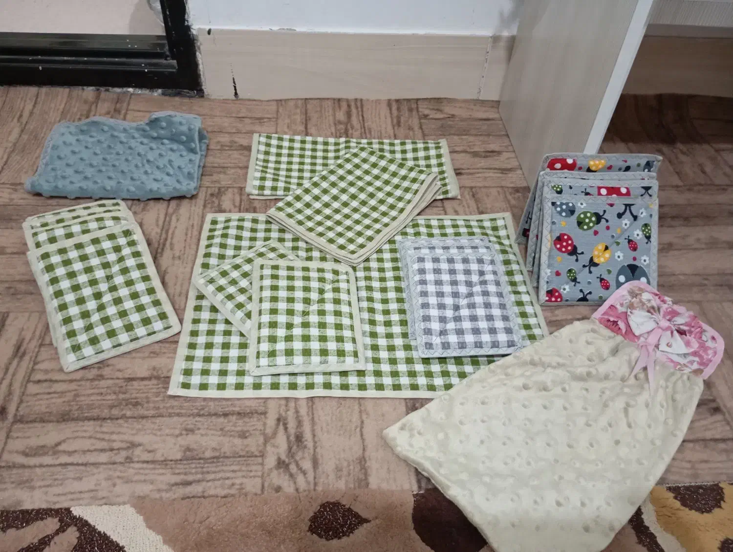 دستگیره و دستمال آشپزخونه|سفره، حوله، دستمال آشپزخانه|قائن, |دیوار