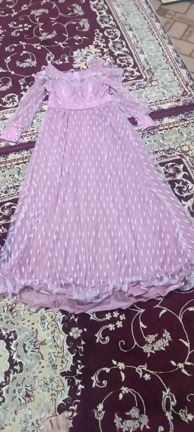 سلام بر دوستان بخاطر تنگ بودن به فروش می‌رسد|لباس|خوی, |دیوار