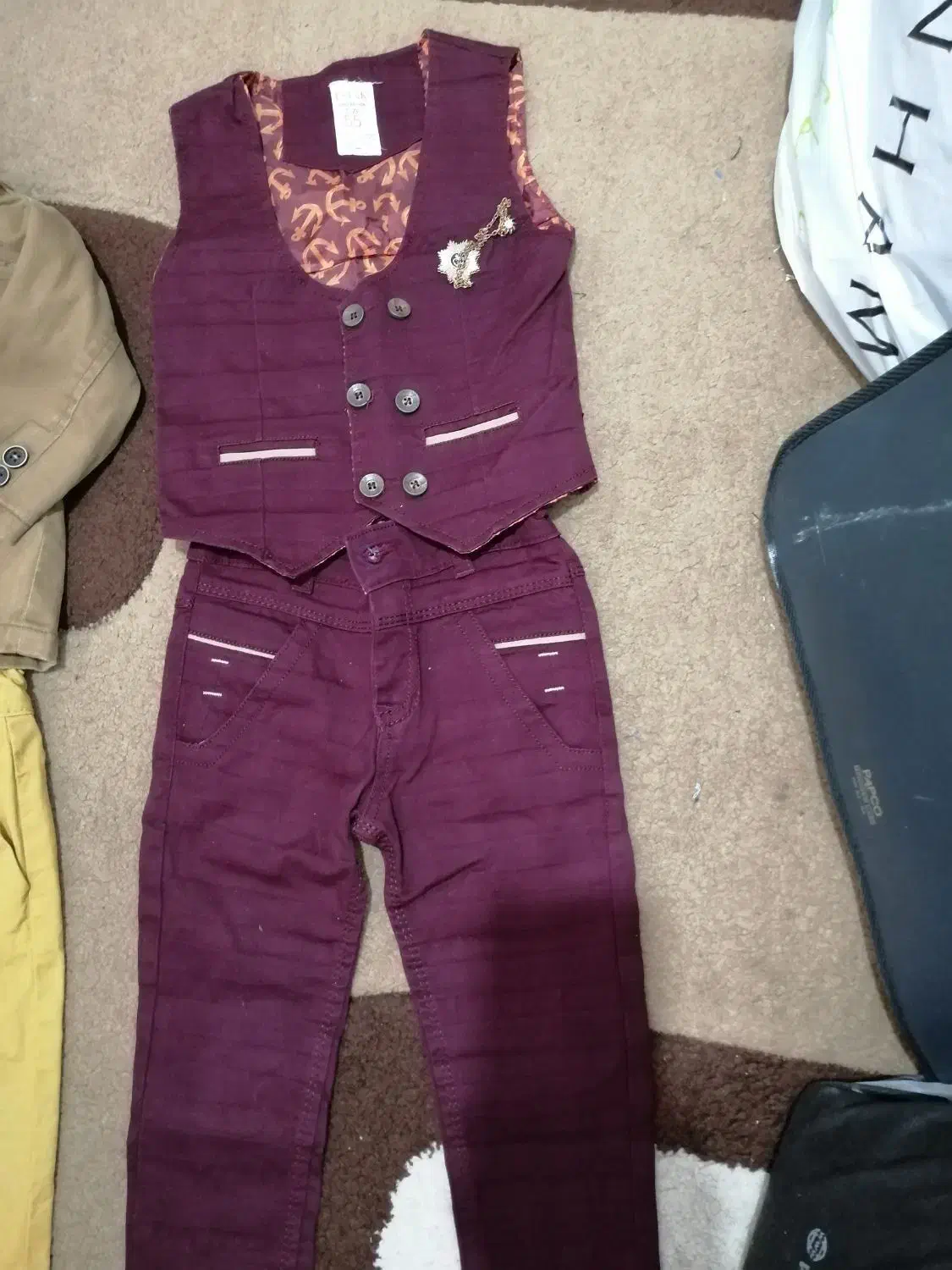 وسایل بچه|کفش و لباس بچه|مشکیندشت, |دیوار