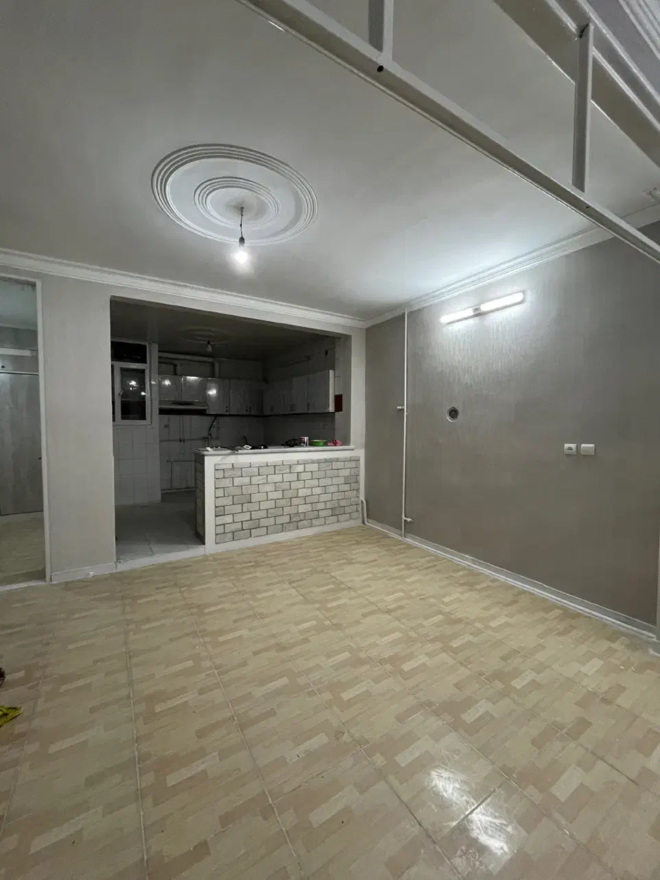 اجاره منزل|اجارهٔ آپارتمان|ری, شهادت|دیوار