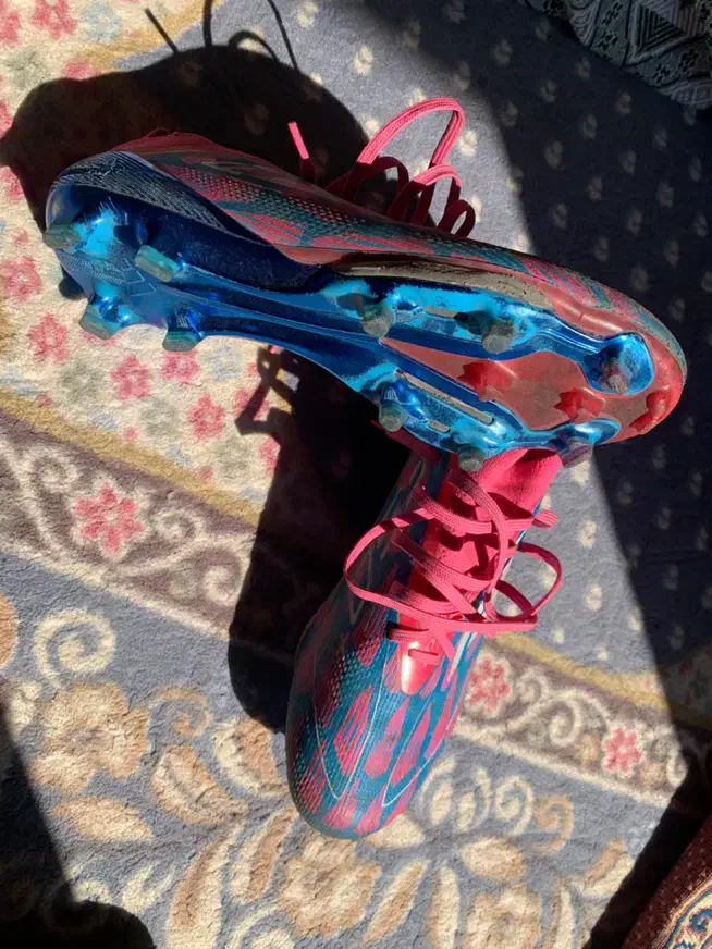 کفش فوتبال(استوک)+f50ابی صورتی سایز40|تجهیزات ورزشی|لامرد, |دیوار