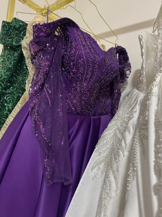 لباس عروس و لباس حنابندان|لباس|شیراز, آبیاری|دیوار