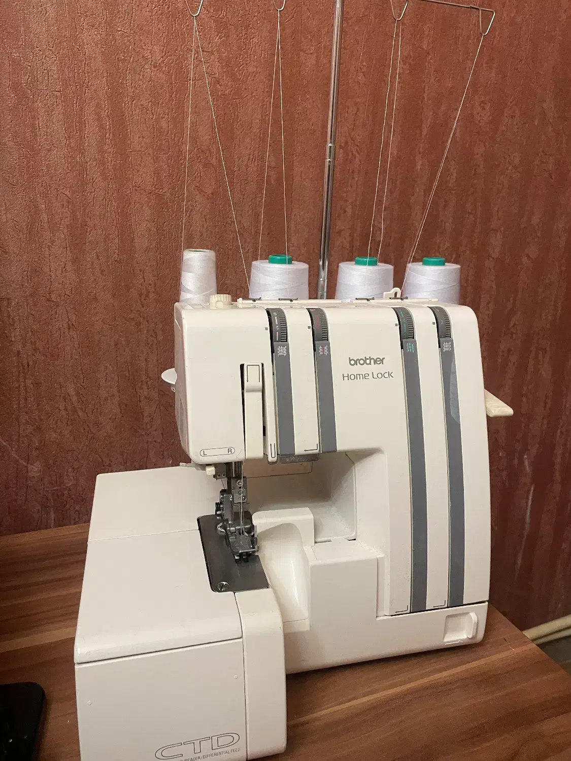 سردوز برادر هوم لوک ۴ نخ قیمت ۱۵ میلیون|چرخ خیاطی و ریسندگی|کرج, عظیمیه|دیوار