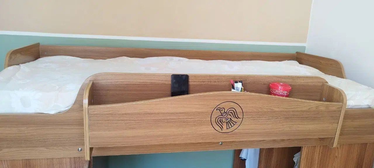 سرویس خواب یک نفره پله دار+کمد رگال ودراور|تخت و سرویس خواب|کرمانشاه, |دیوار