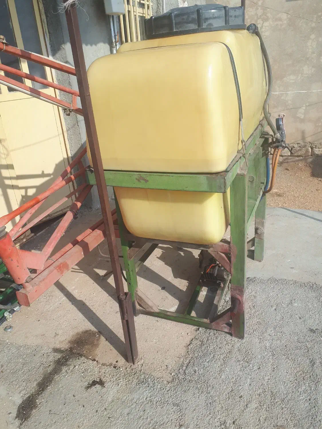 سمپاش و لاستیک تراکتور|قطعات یدکی و لوازم جانبی|روانسر, |دیوار