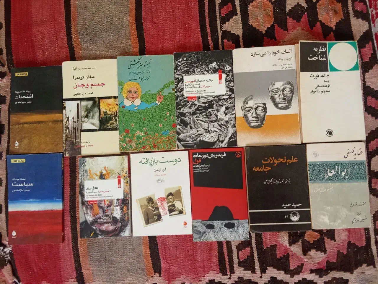 کتاب های درجه یک و کم یاب|کتاب و مجله تاریخی|چهارباغ, |دیوار