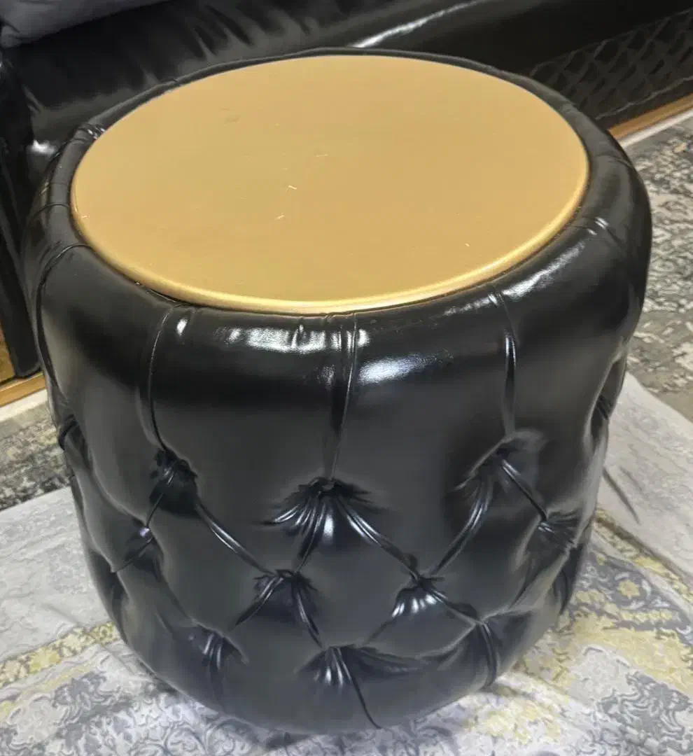 مبل ۲ نفره برند چستر پالونی ، قیمت 25 ملیون تومان|مبلمان خانگی و میز عسلی|بندرعباس, |دیوار