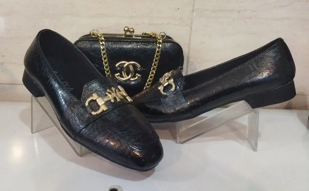 گالری کیف و کفش مریم|کیف، کفش، کمربند|کاشان, پاقپان|دیوار