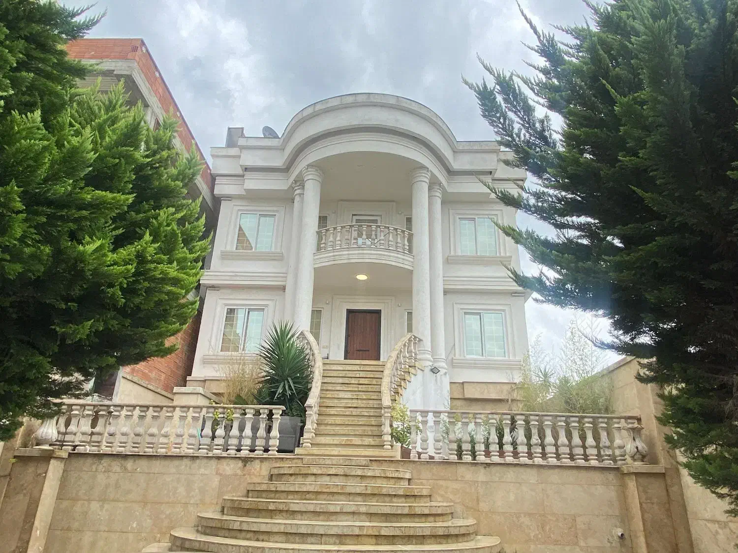 کاخ ویلای استخر دار|اجارهٔ کوتاه‌مدت ویلا و باغ|ایزدشهر, |دیوار