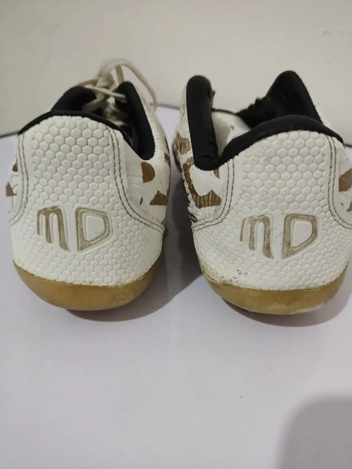 کفش ( استوک) ورزشی چمن طبیعی|کیف، کفش، کمربند|کاشمر, |دیوار