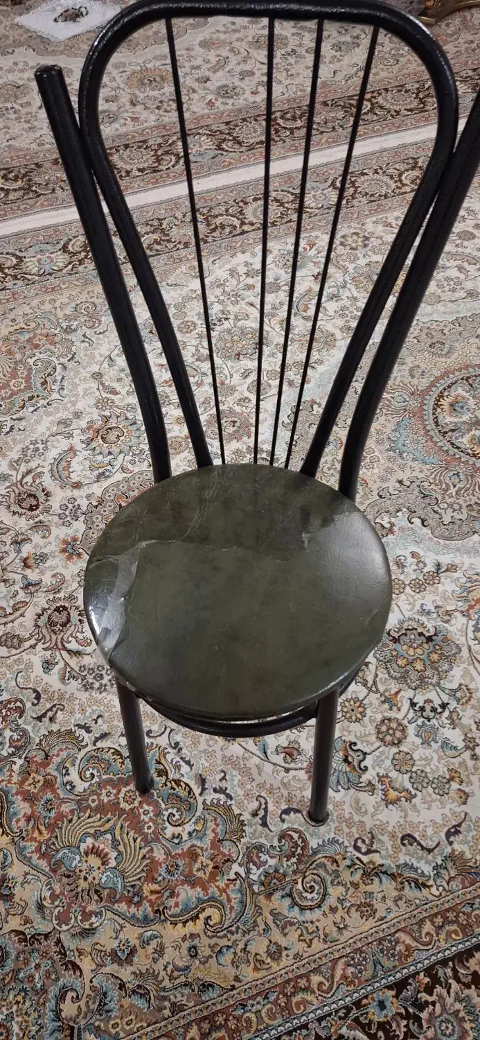 یک عدد صندلی فرفورژه|میز و صندلی غذاخوری|تهران, گلستان (شهرک راه آهن)|دیوار