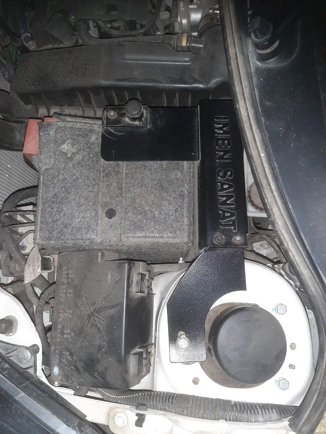 نمد کاپوت ۲۰۷ومحافظ ضد سرقت ایسیو و باطری راناو206|قطعات یدکی و لوازم جانبی|اصفهان, برازنده|دیوار