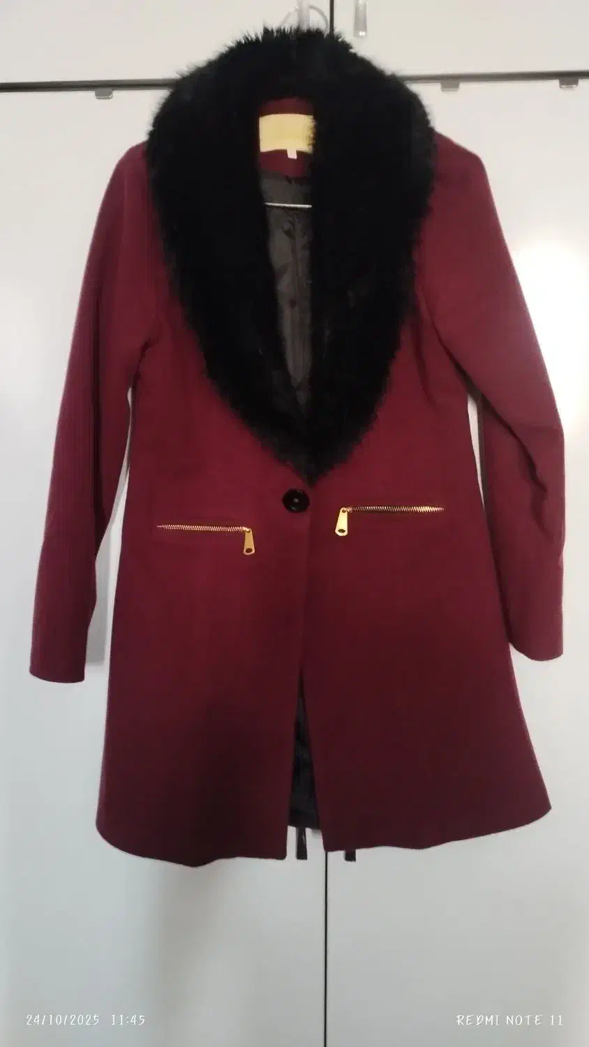 پالتو شلوار وکفش وکیف|لباس|صدرا-فارس, فاز ۱|دیوار