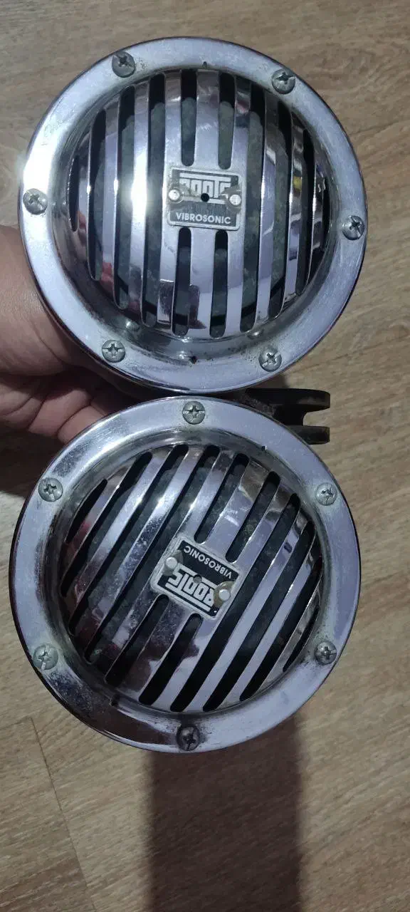 بوق روتس سالم|کلکسیون اشیاء عتیقه|رشت, باهنر|دیوار