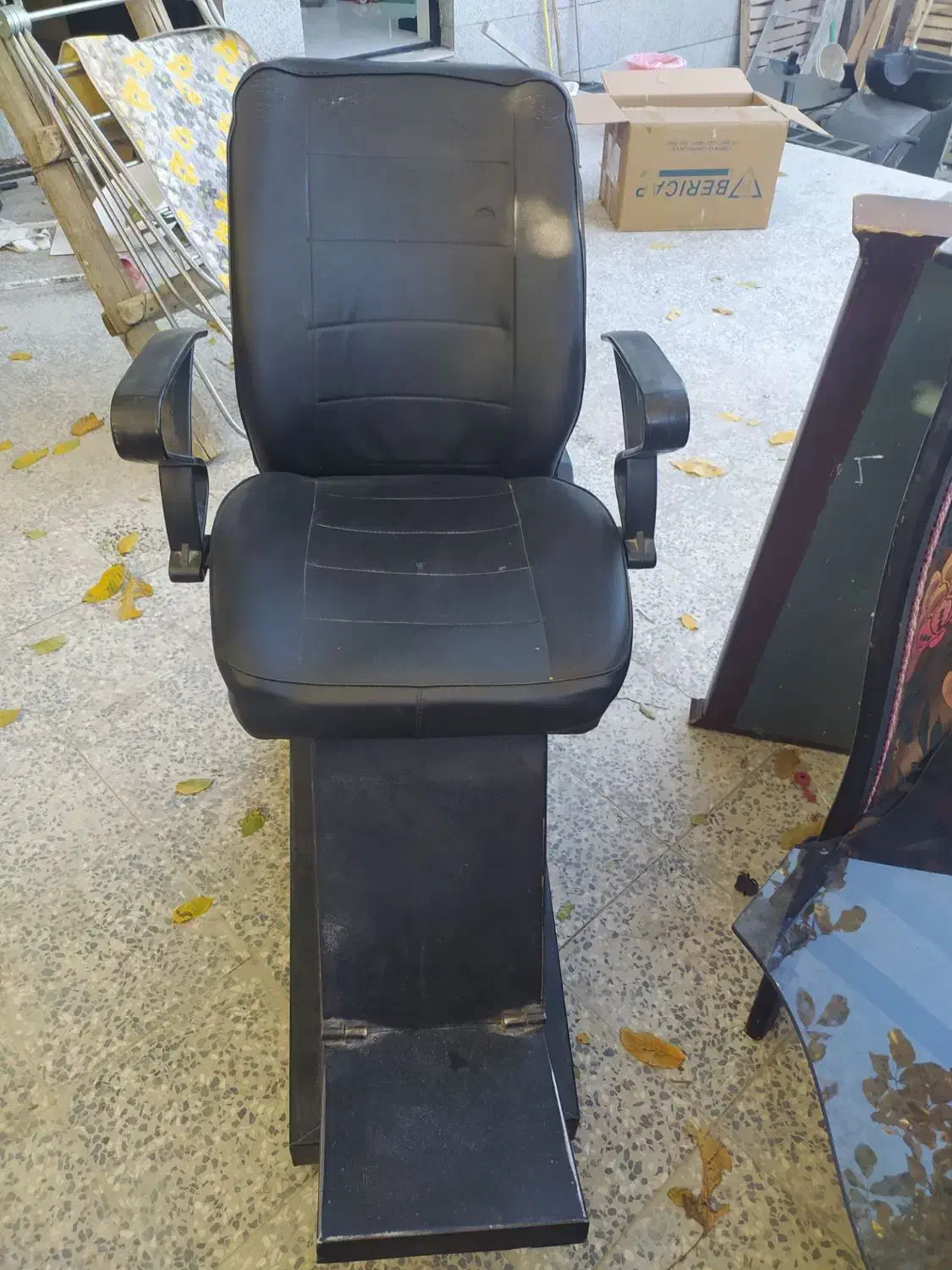 لوازم آرایشگاه|آرایشگاه و سالن‌های زیبایی|فارسان, |دیوار