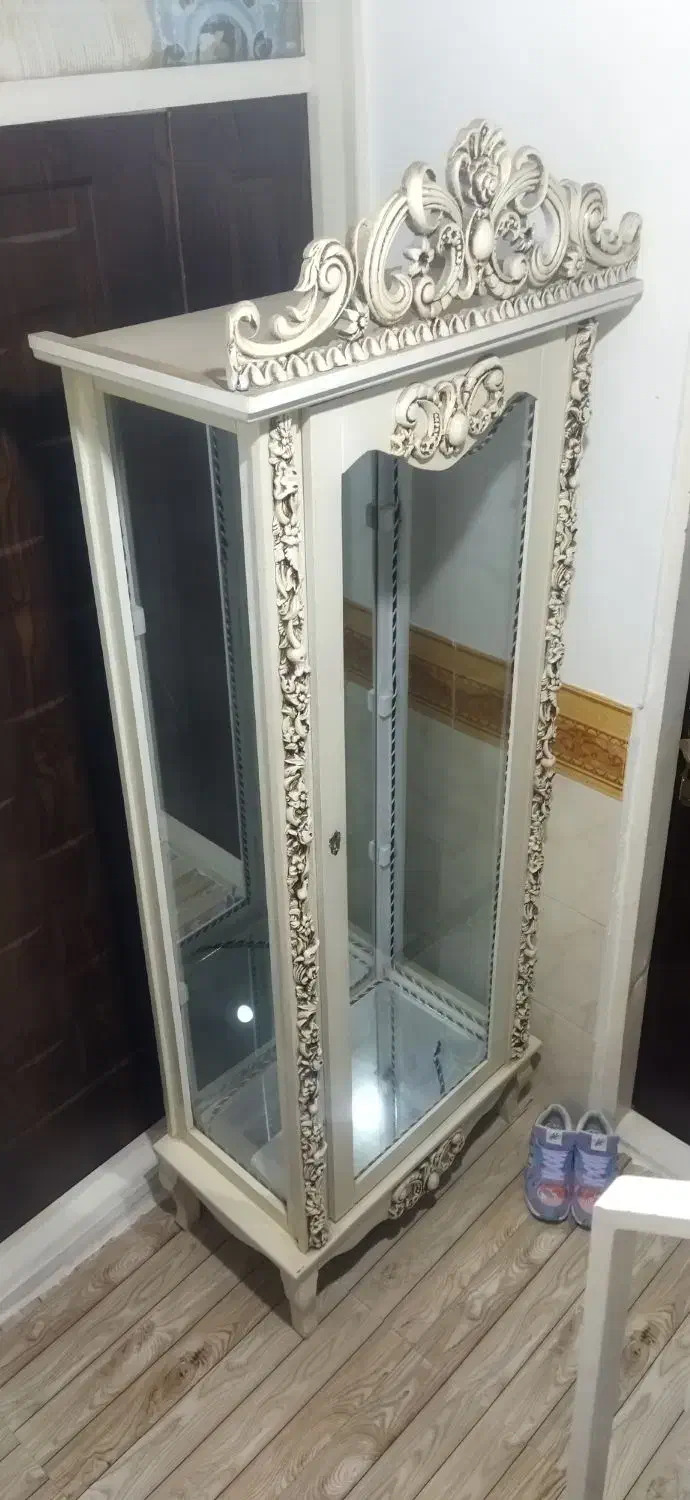 ویترین دکور بوفه چوب در حد نو|بوفه، ویترین، کنسول|رباط‌کریم, رباط‌کریم|دیوار