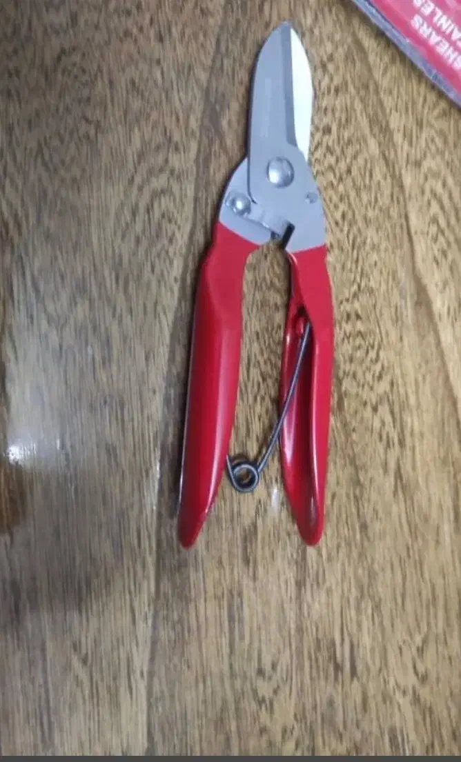 قیچی  باغی یا شکستن قند|ابزارآلات|مزرعه کتول, |دیوار