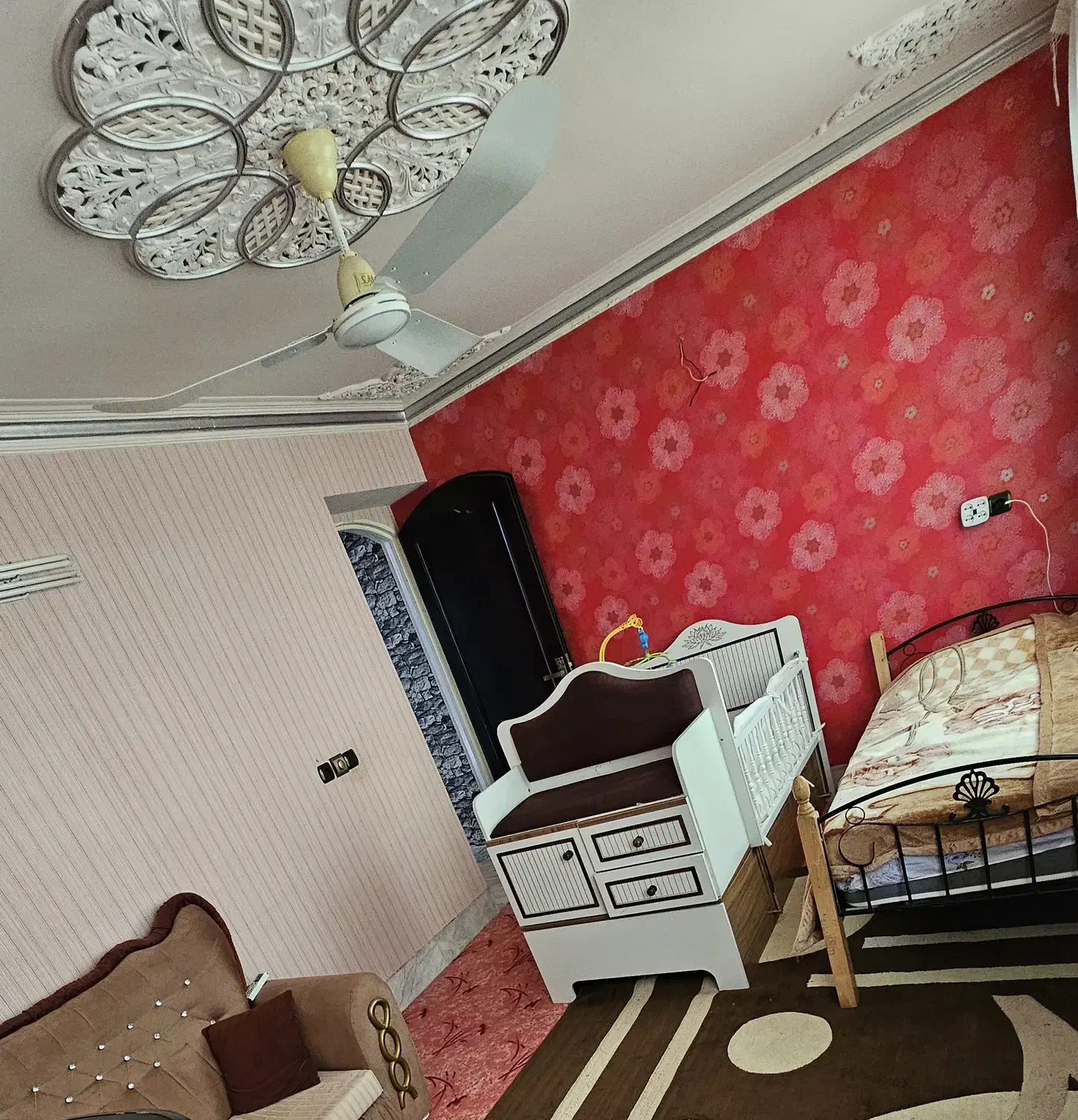 تخت خواب یک نفره|تخت و سرویس خواب|شیراز, عفیف‌آباد|دیوار