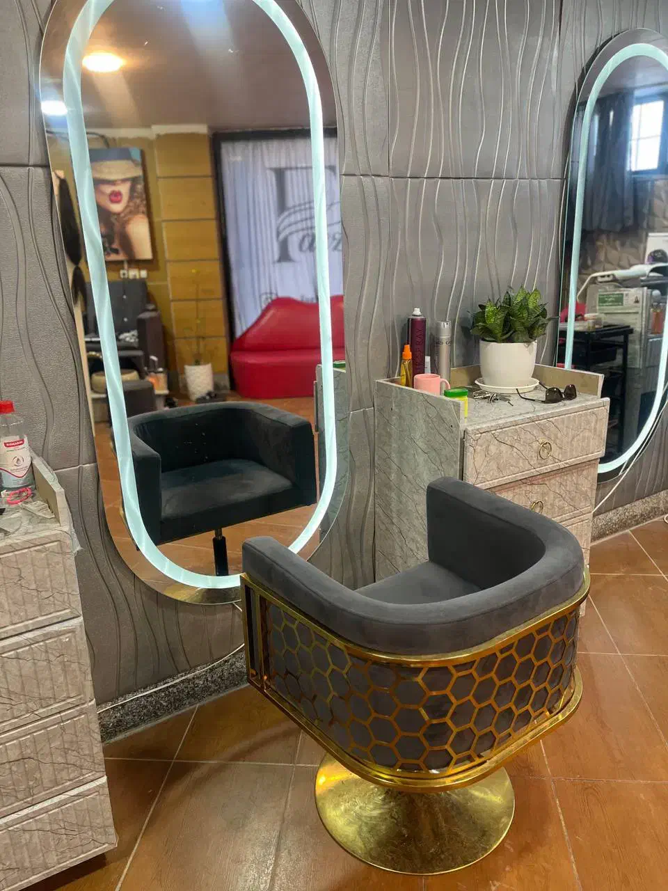 وسایل کامل ارایشگاه|آرایشگاه و سالن‌های زیبایی|همدان, |دیوار