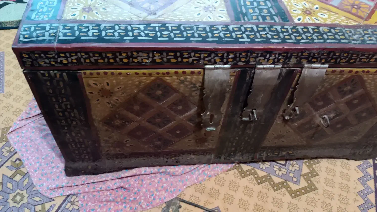 صندوقچه قدیمی|صنایع دستی و سایر لوازم تزئینی|رشت, دروازه لاکان|دیوار