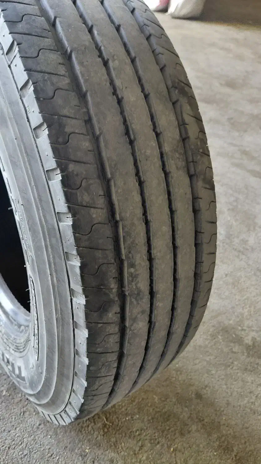 لاستیک ۲۳۵ کاملا سالم|قطعات یدکی و لوازم جانبی|اصفهان, بهارستان|دیوار