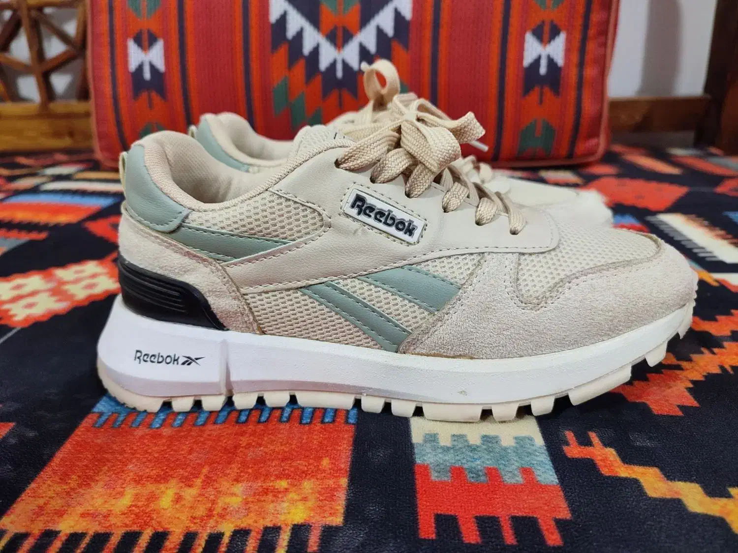 کفش|کیف، کفش، کمربند|زابل, |دیوار