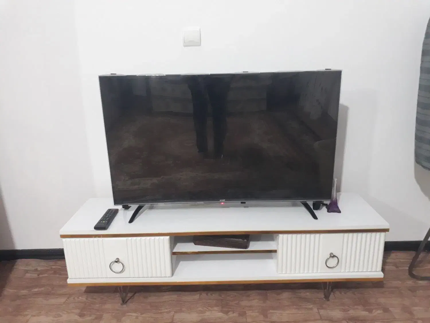 تی وی|تلویزیون و پروژکتور|دلند, |دیوار