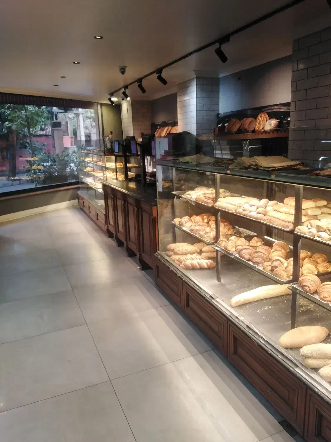 آقا برای بسته بندی و نظافت در شیرینی فروشی|استخدام خدمات فروشگاه و رستوران|کرج, جهان‌شهر|دیوار