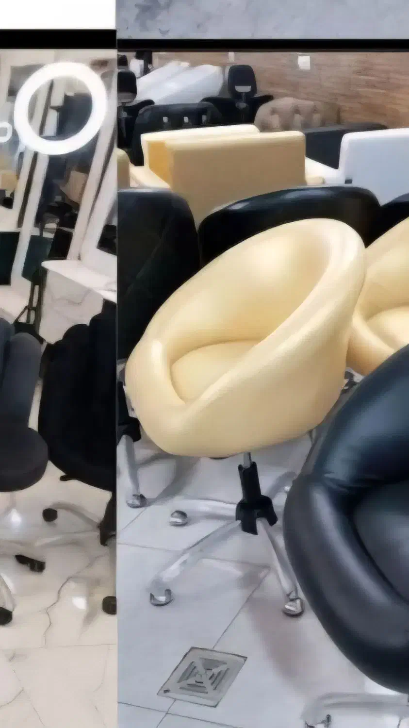 میزکنسول با آینه و دومیزناخن و سه صندلی|آرایشگاه و سالن‌های زیبایی|کاشان, ۲۲ بهمن|دیوار