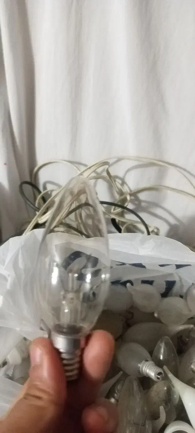 لامپ شمعی مناسب لوستر دونه ای 3 هزار تومن|لوستر و چراغ آویز|مشهد, ایثارگران|دیوار