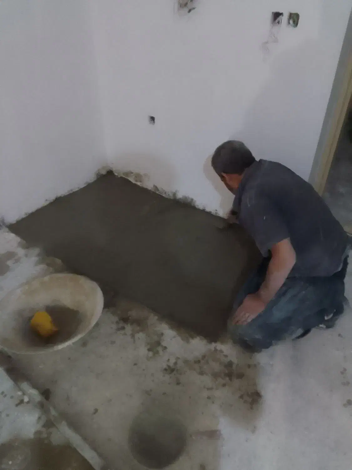 سیمان کاری و نصب ایزوگام کاری متری ۴۰|خدمات پیشه و مهارت|ملارد, |دیوار