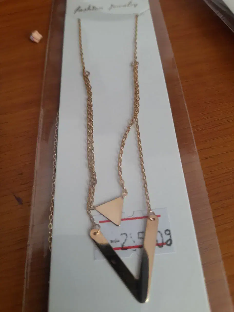 گردنبند طلای V و مثلث عیار ۷۵۰ با اجرت کارگاهی|جواهرات|رشت, بازار|دیوار