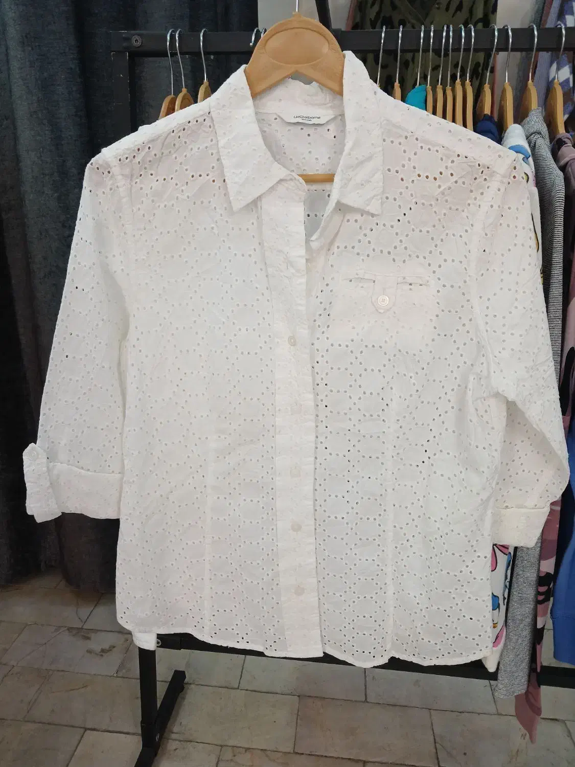 بلوز سفید|لباس|ری, دیلمان|دیوار