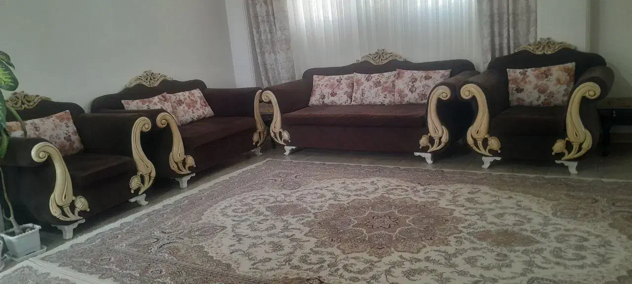 مبل|مبلمان خانگی و میز عسلی|میانه, |دیوار