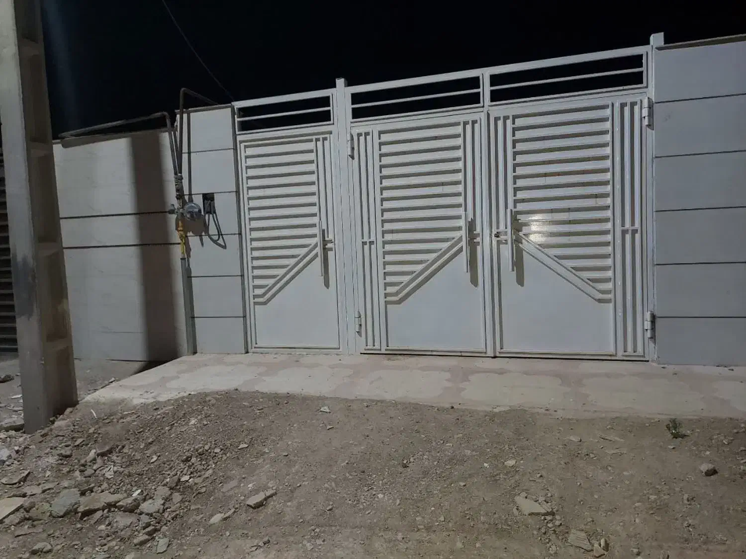 کارگاه جوشکاری و درب و پنجره سازی پیروز|خدمات پیشه و مهارت|خرم‌آباد, |دیوار