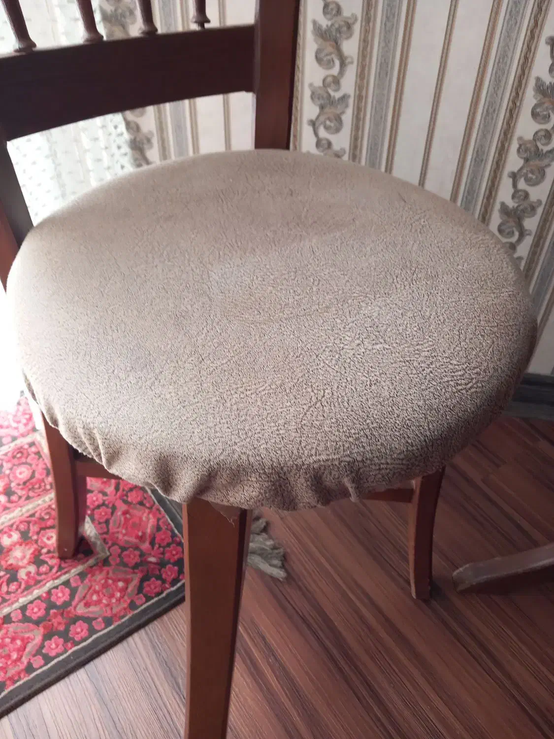 دوعدد صندلی در حد نو چوب|صندلی و نیمکت|تهران, امیریه|دیوار