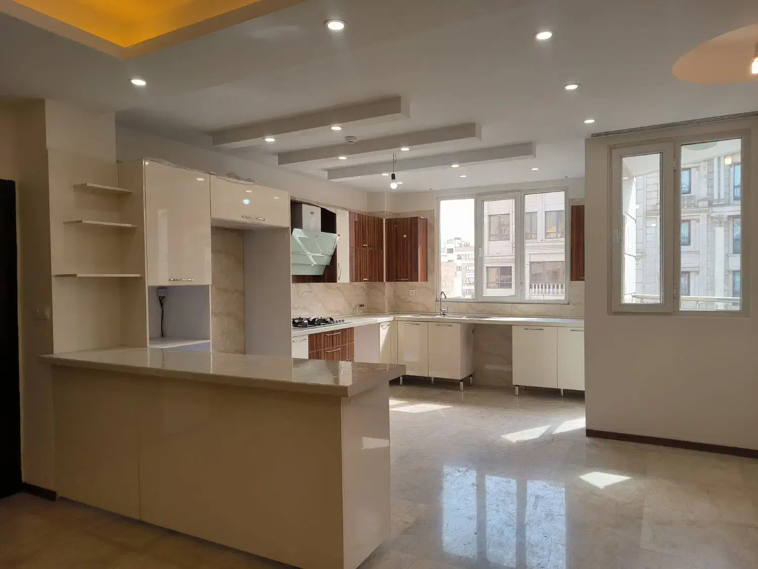 آپارتمان فلکه اول ۱۳۵ متر سه خواب شیک ۱۵۰ غربی