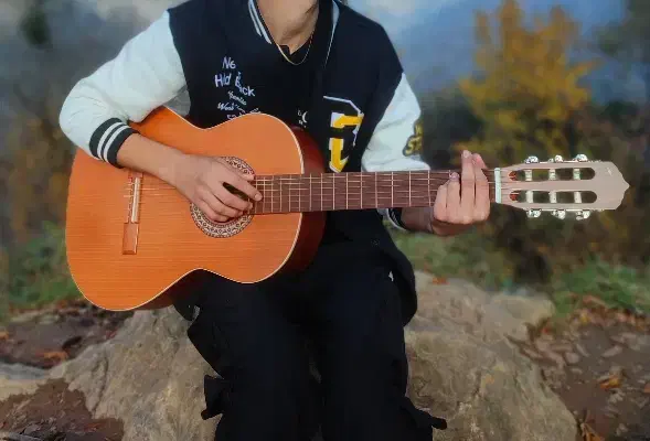 گیتار پارسیm5|گیتار، بیس، امپلیفایر|فومن, |دیوار