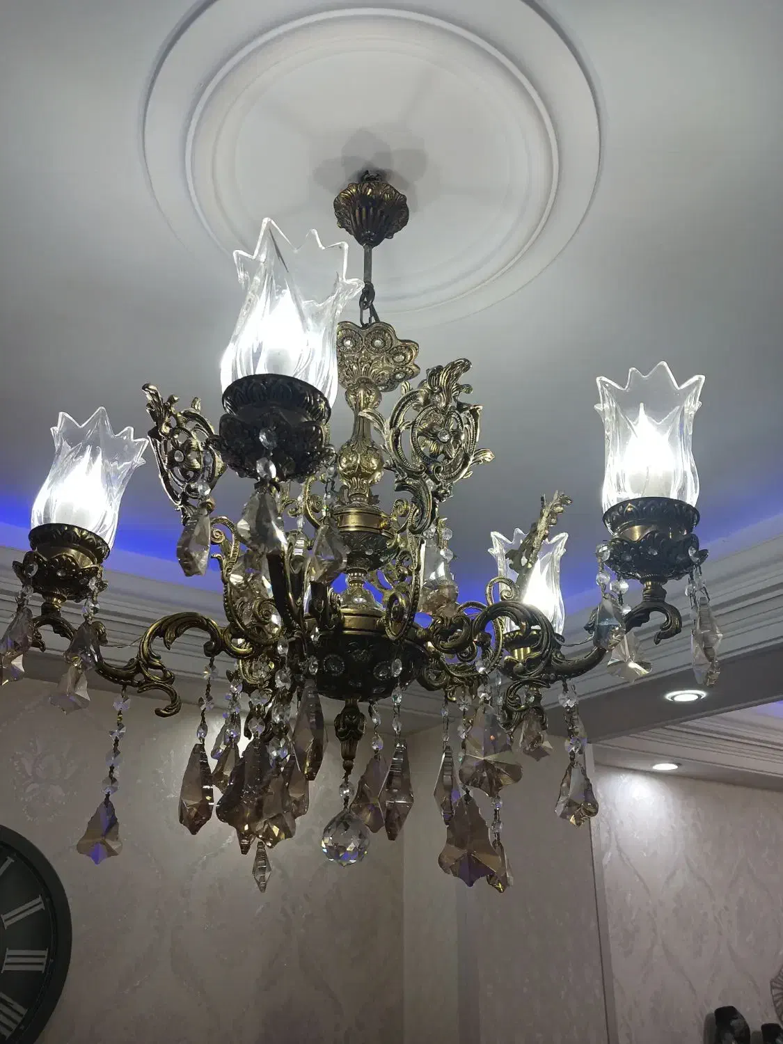 لوستر برنز ۶ شعله|لوستر و چراغ آویز|تهران, آهنگران (سراسیاب دولاب)|دیوار