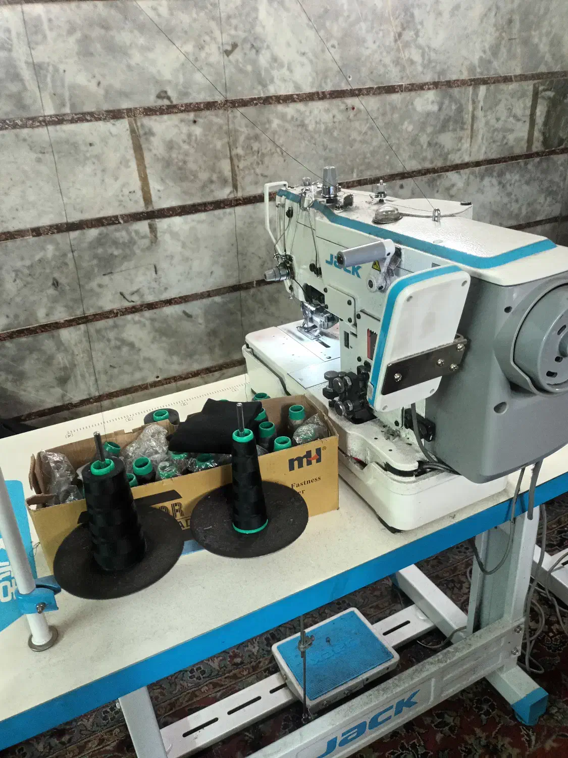 کارگر ساده و خیاط دکمه مادگی و الیک|استخدام صنعتی، فنی، مهندسی|تهران, شوش|دیوار