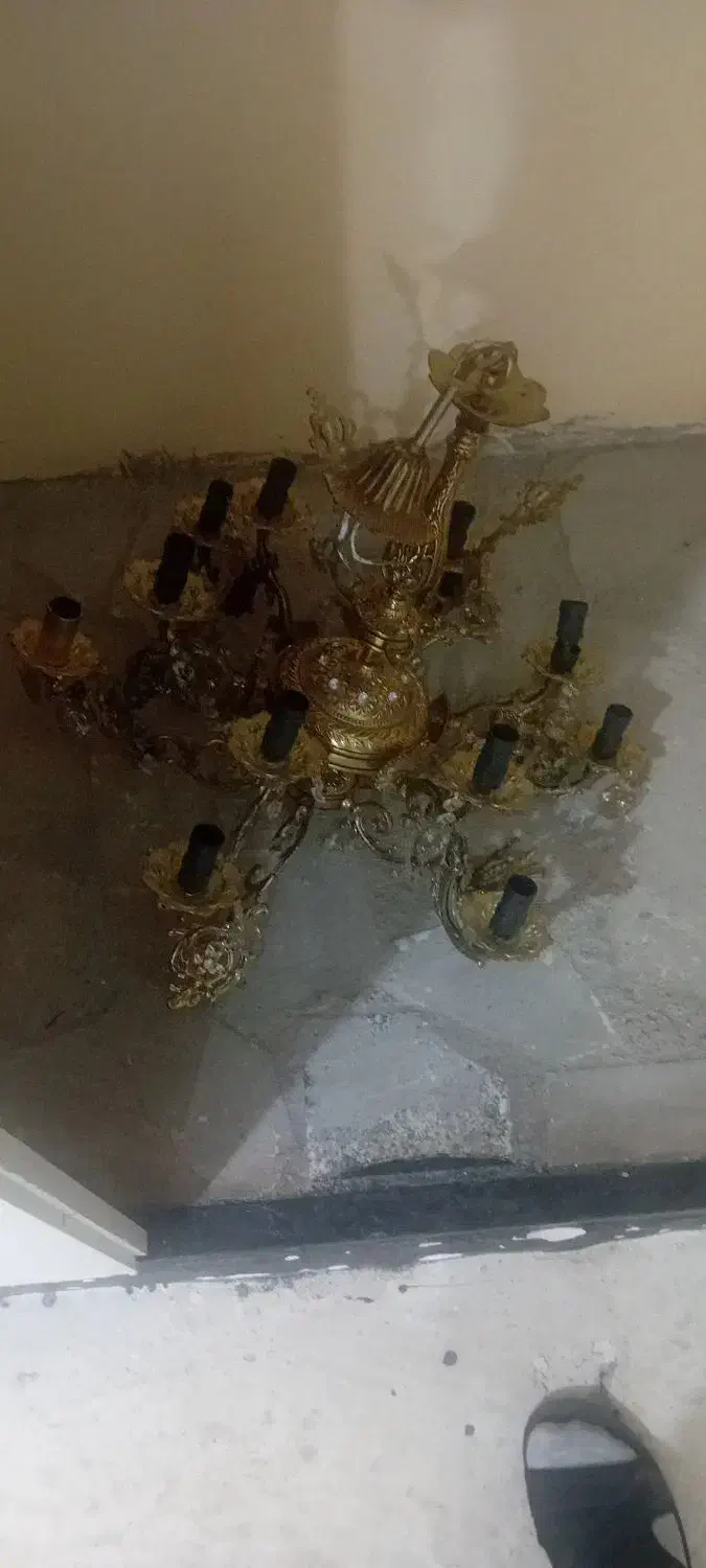 دو عددلوستر ۱۲شاخه برنز|لوستر و چراغ آویز|نسیم‌شهر, |دیوار