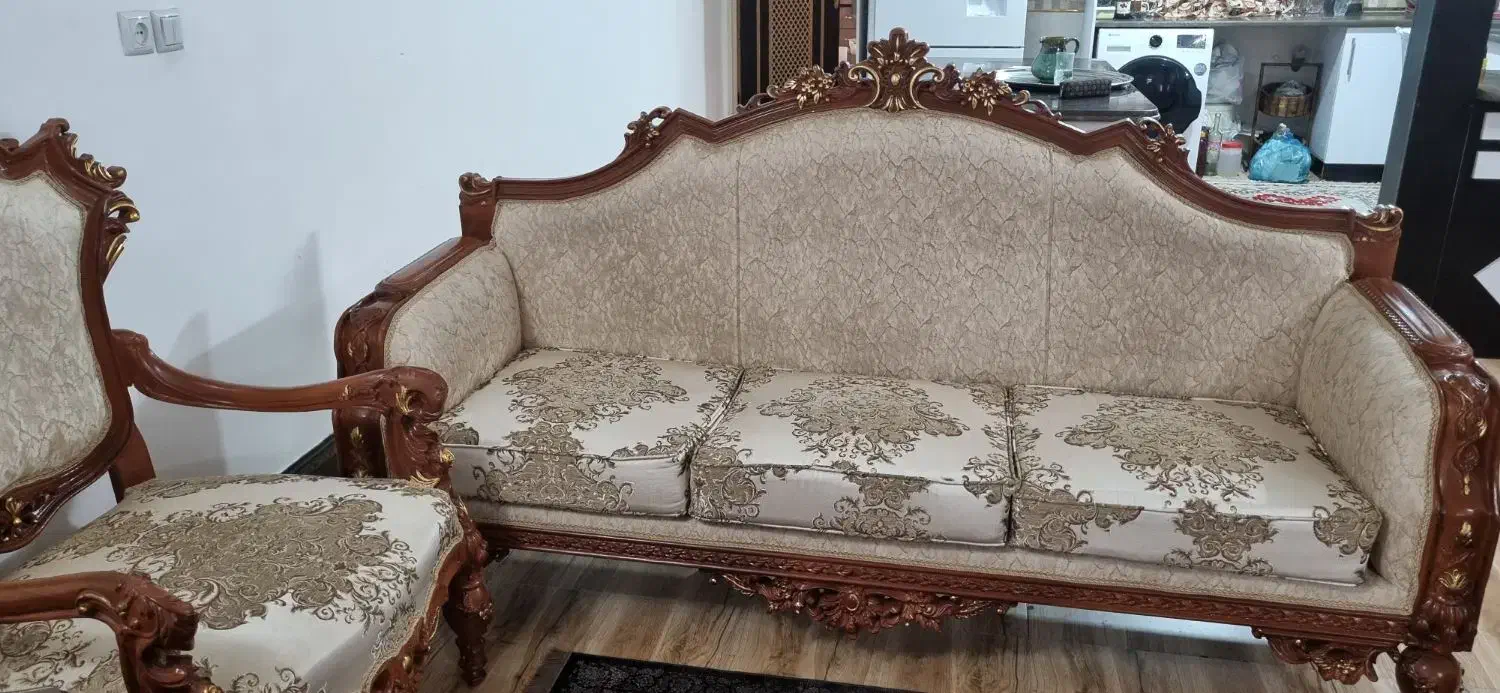مبلمان سلطنتی ۹نفره بامیز جلومبلی وعسلی|مبلمان خانگی و میز عسلی|قم, دانش|دیوار
