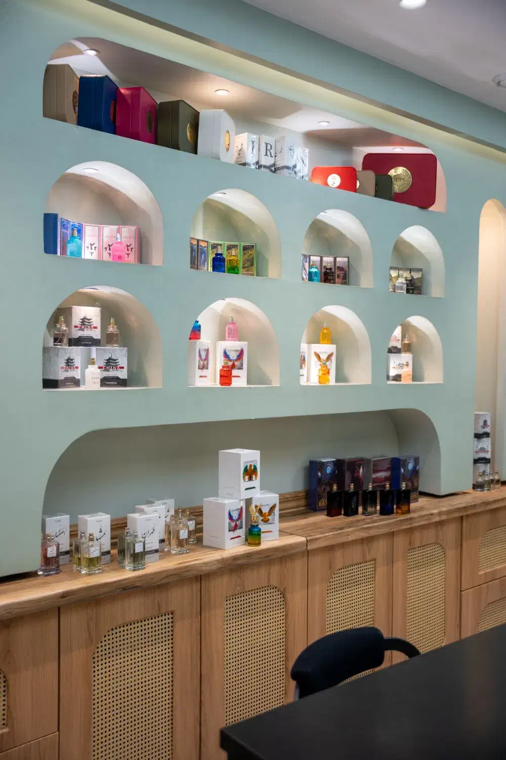 فروشنده اشنایی نسبی به عطر یا بدون سابقه|استخدام بازاریابی و فروش|تهران, یوسفآباد|دیوار