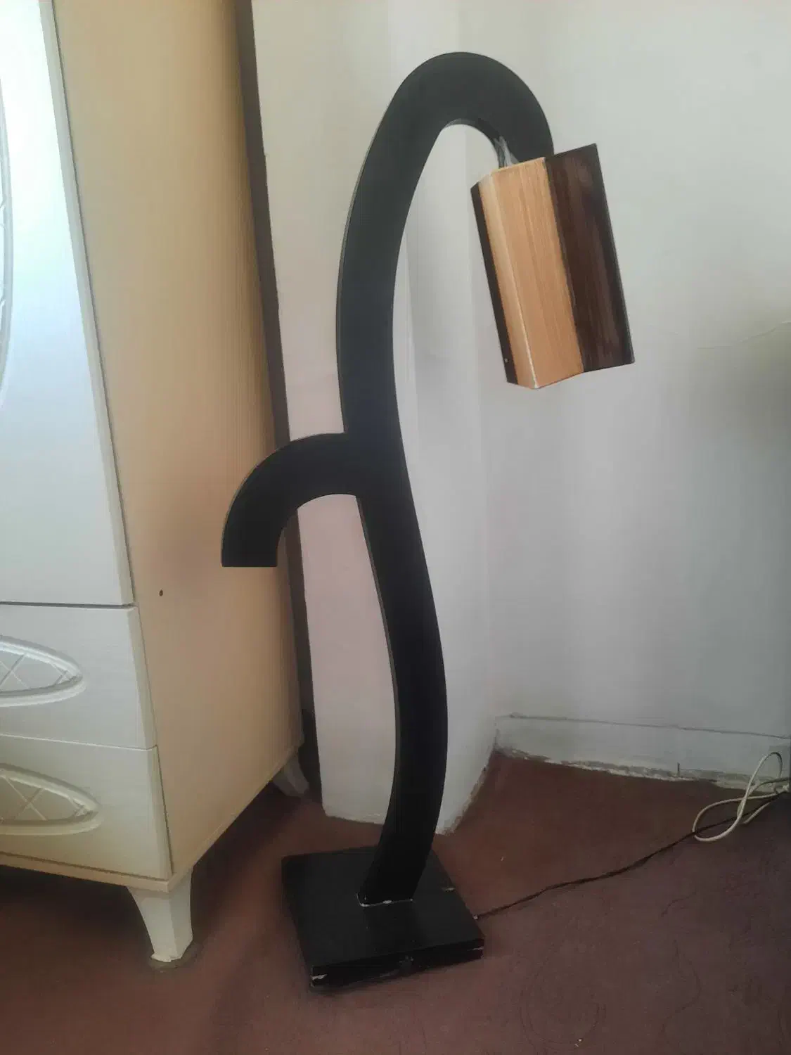 آباژور رنگ مشکی کار کرده چراغ دار چوبی|چراغ خواب و آباژور|همدان, |دیوار