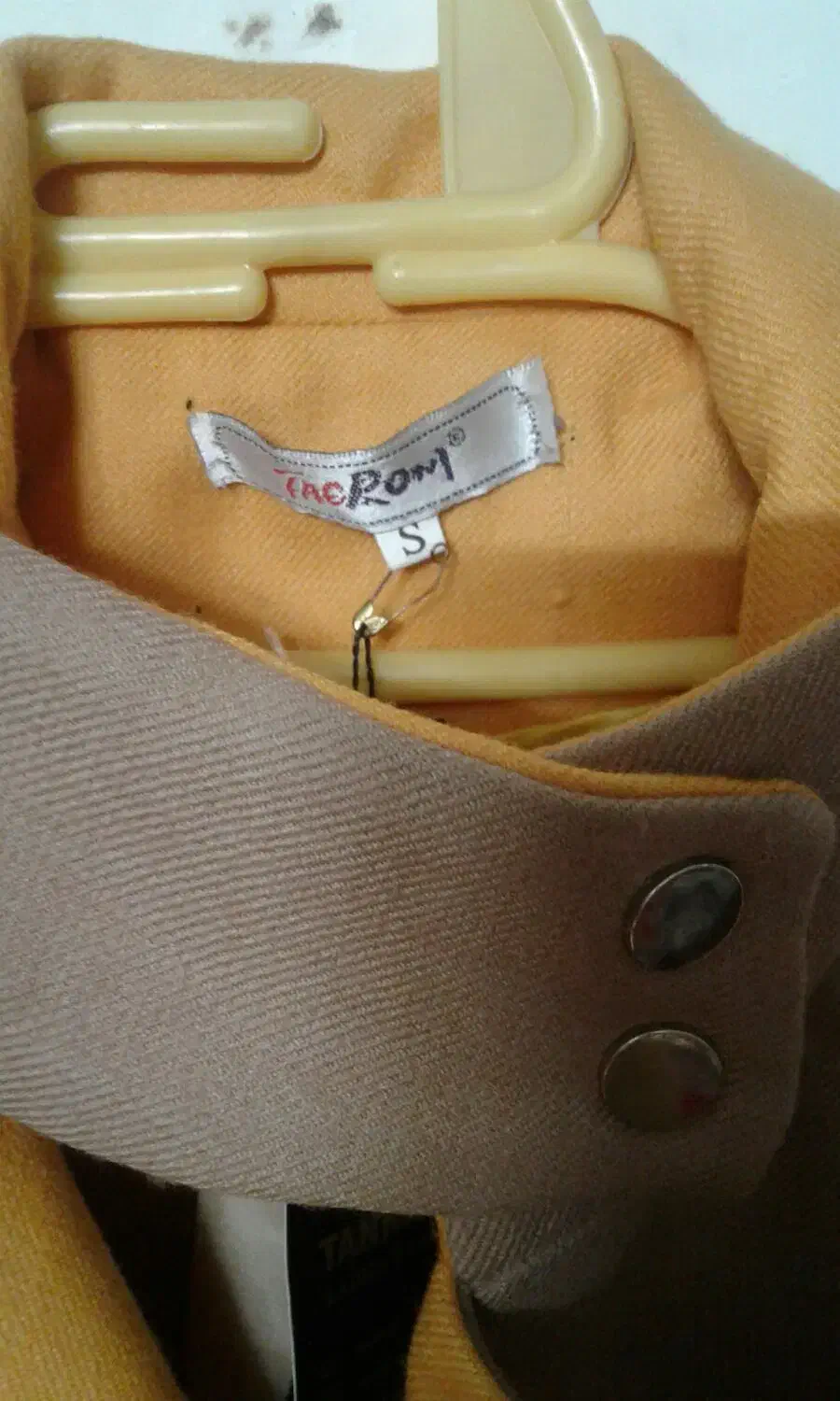 پالتو مانتو|لباس|فلاورجان, |دیوار