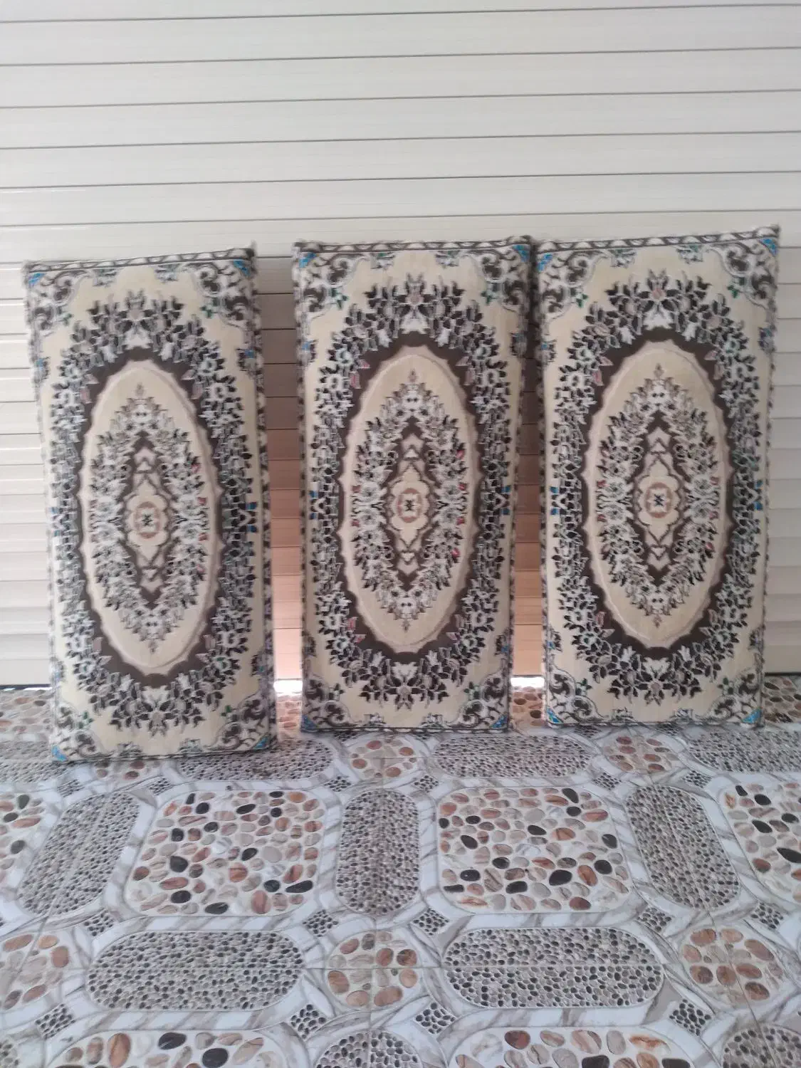 سه عدد پشتی سالم سالم|پشتی|لاهیجان, گلستان|دیوار